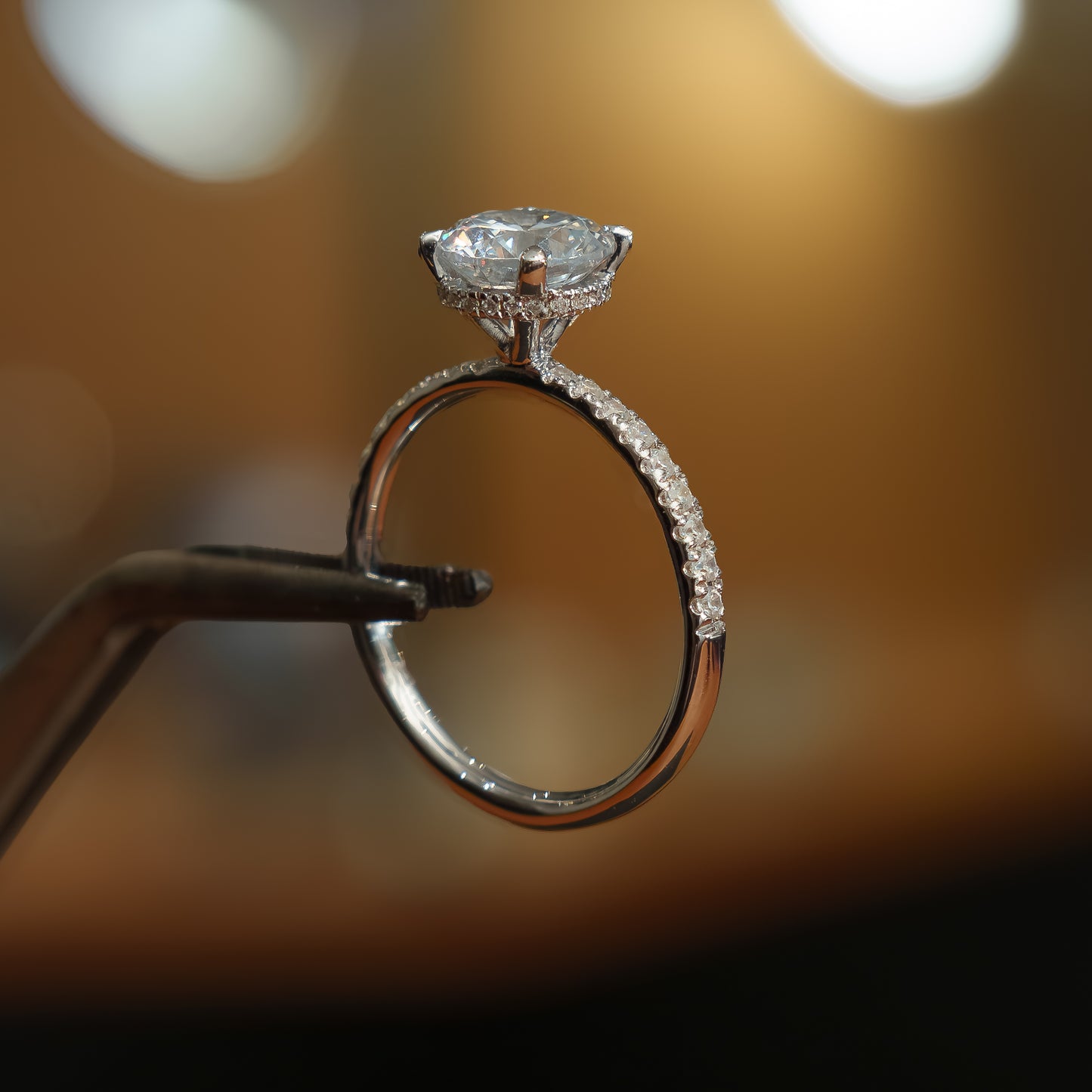 Round 18K White Gold Lab Grown Diamond Set Shoulders (Hidden Halo)