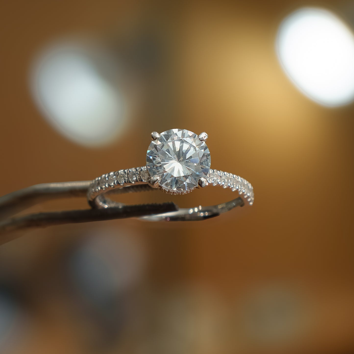 Round 18K White Gold Lab Grown Diamond Set Shoulders (Hidden Halo)
