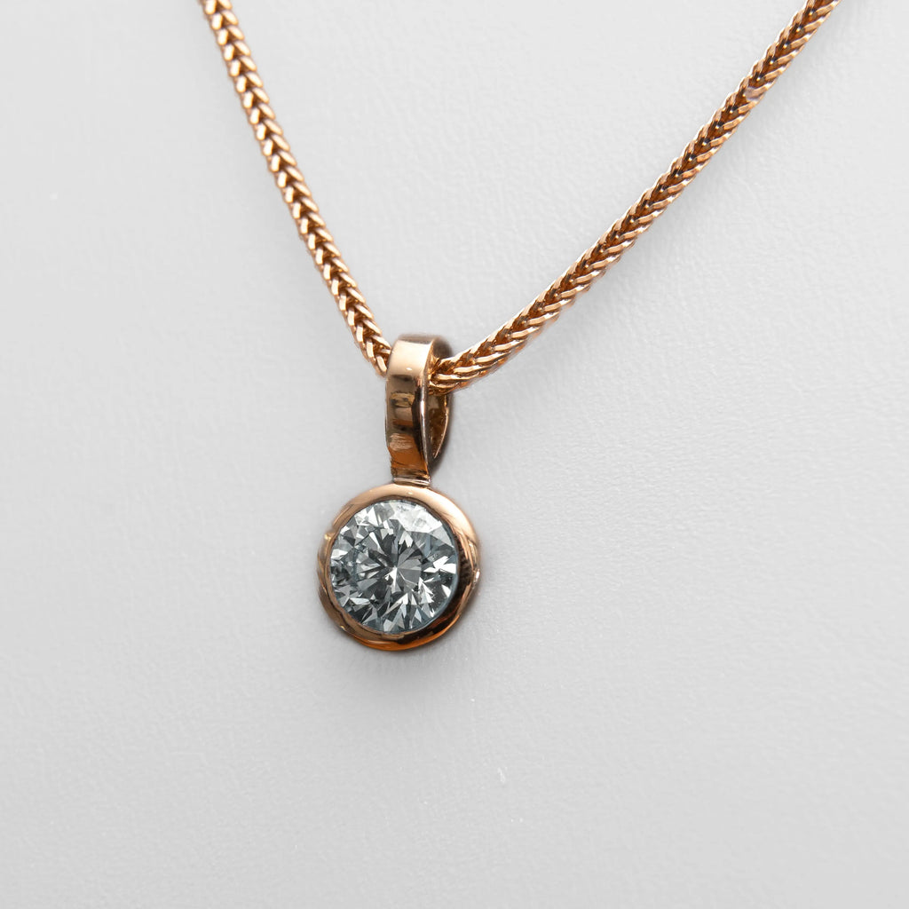Round Rub-Over 1ct Lab-Grown Diamond Pendant | 18K Yellow Gold Lester & Brown