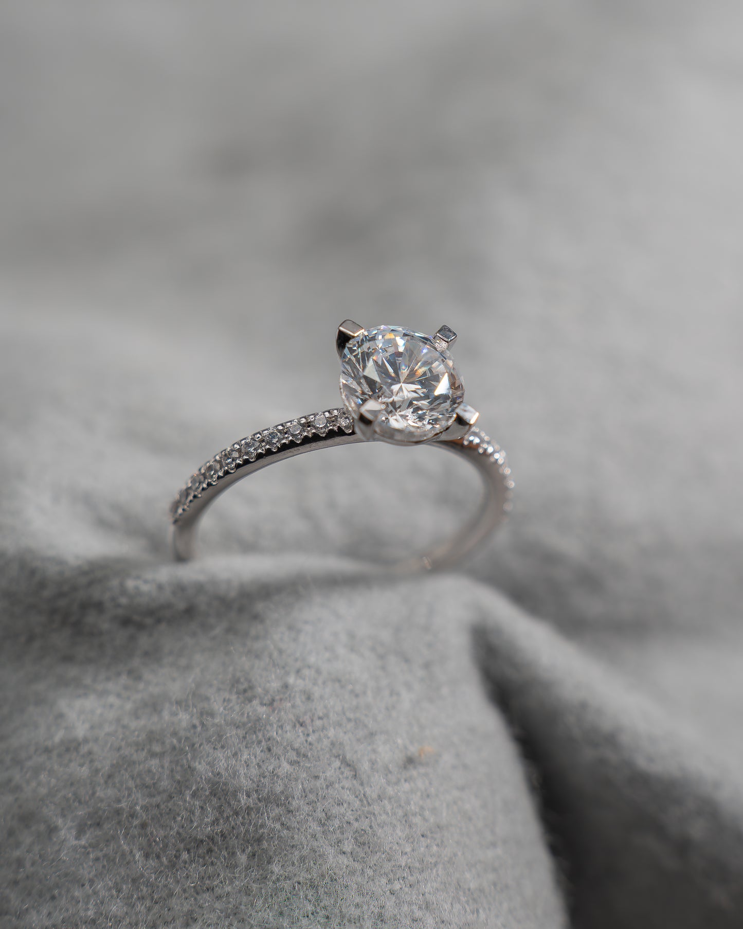 Round White Gold Lab Grown Diamond Set Shoulders