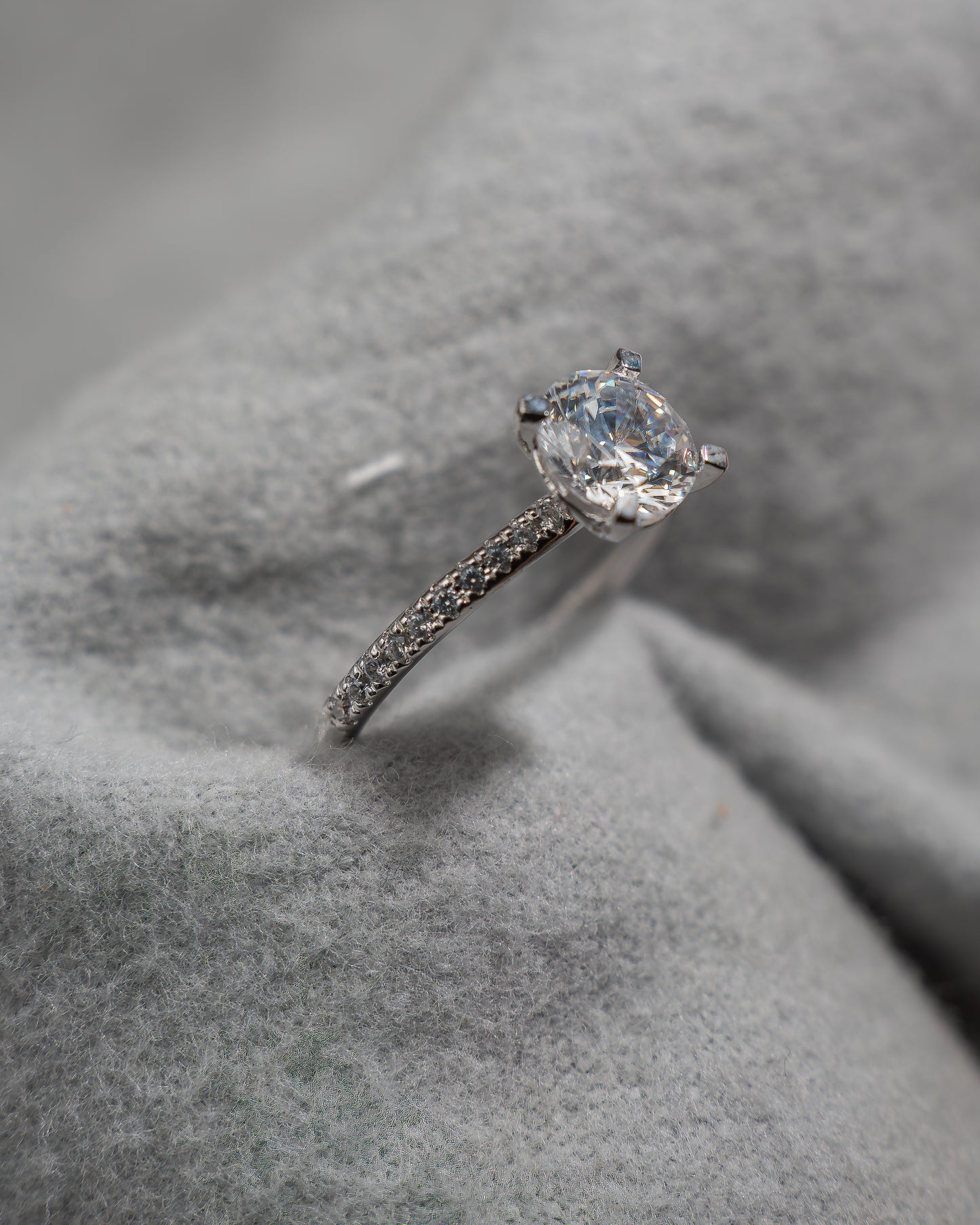 Round Platinum Lab Grown Diamond Set Shoulders