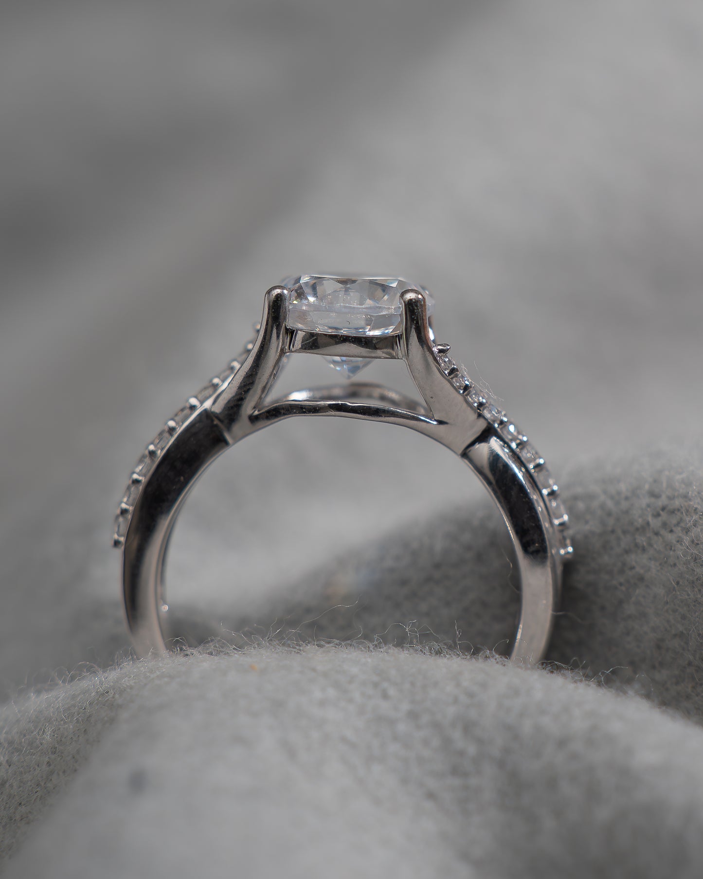 Round Platinum Lab Grown Diamond Set Shoulders