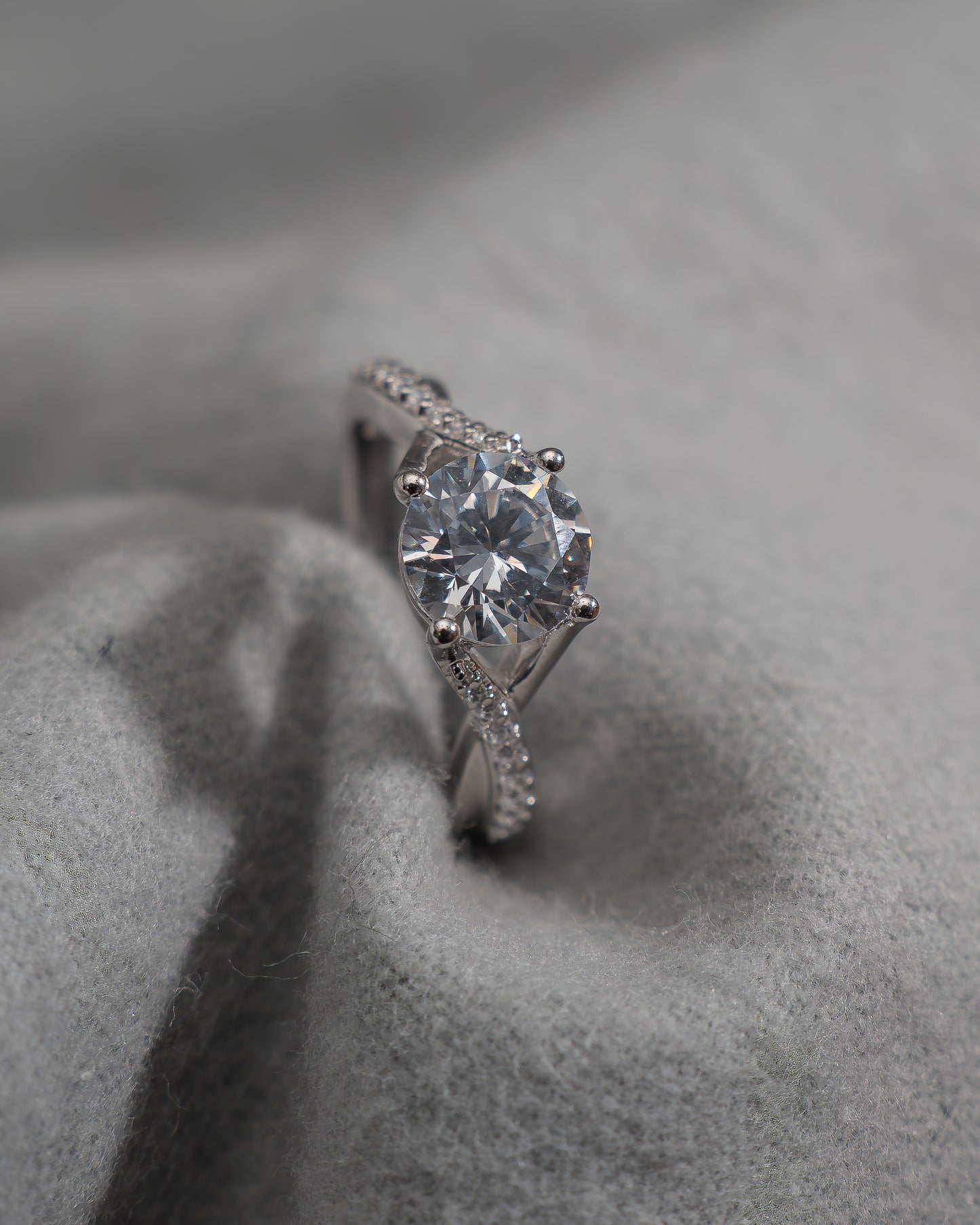 Round Platinum Lab Grown Diamond Set Shoulders