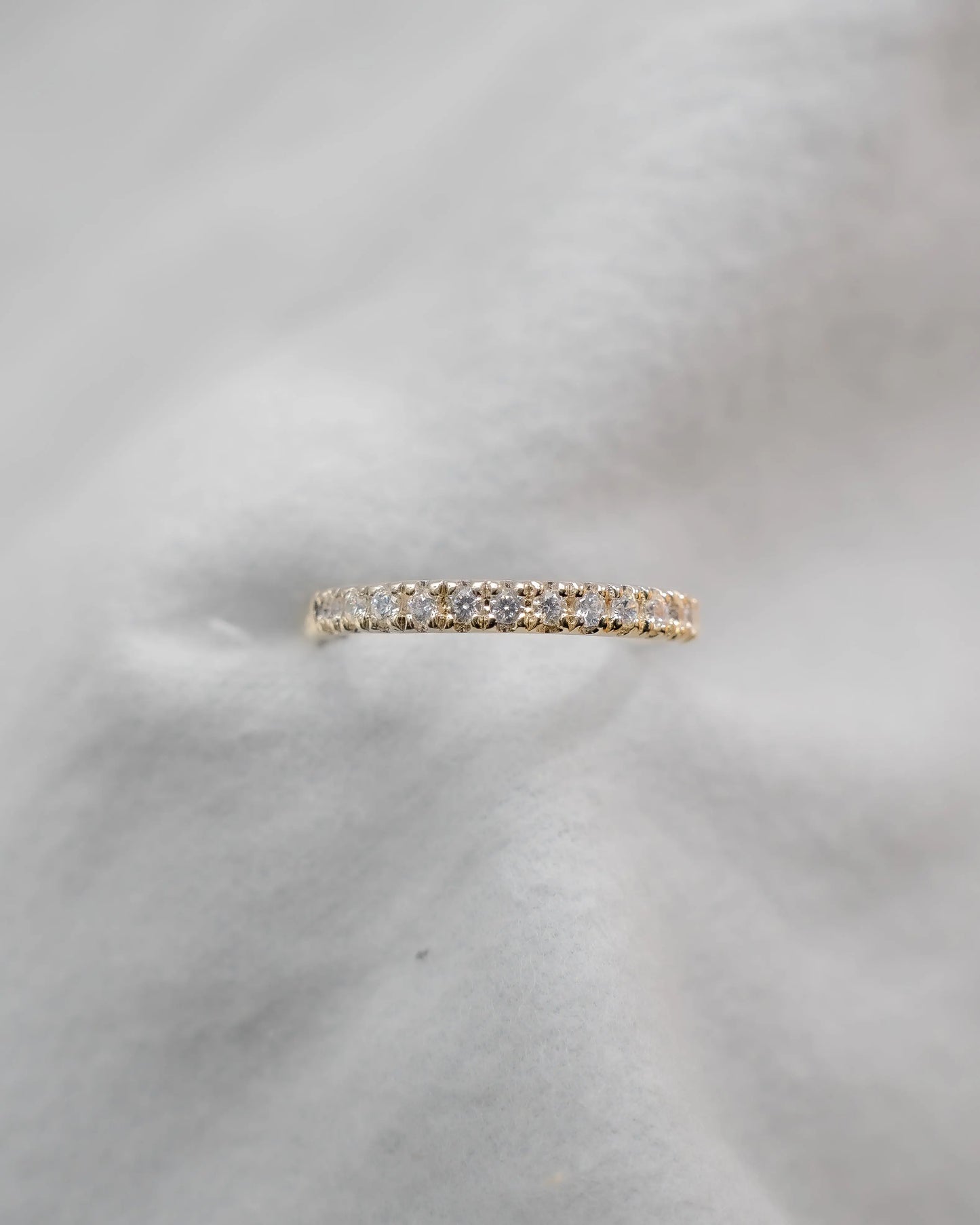 2mm Premium Micro Claw 50% - Lab-grown Diamond | 18k Yellow Gold Lester & Brown