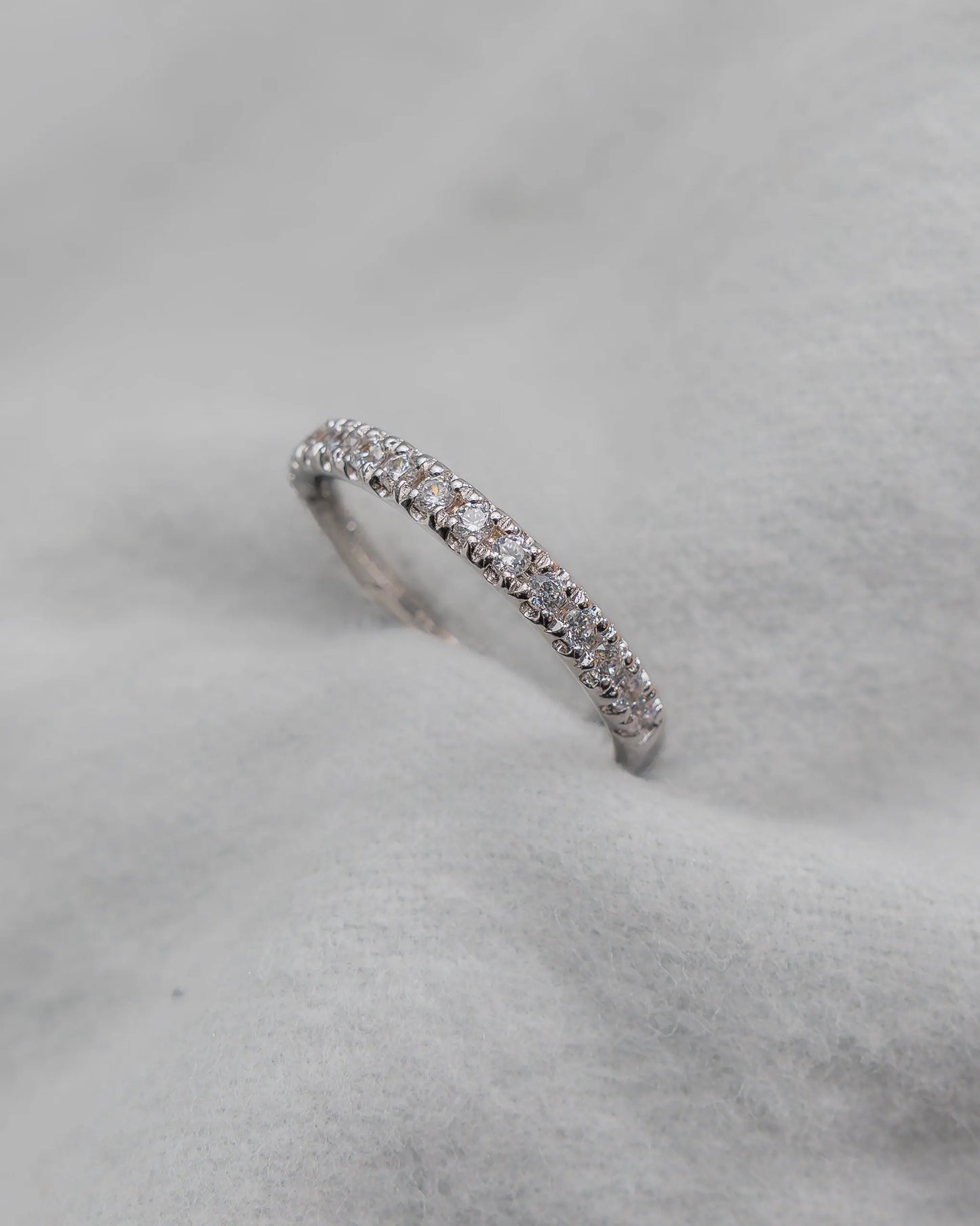 2mm Premium Micro Claw 50% - Lab-grown Diamond | Platinum Lester & Brown