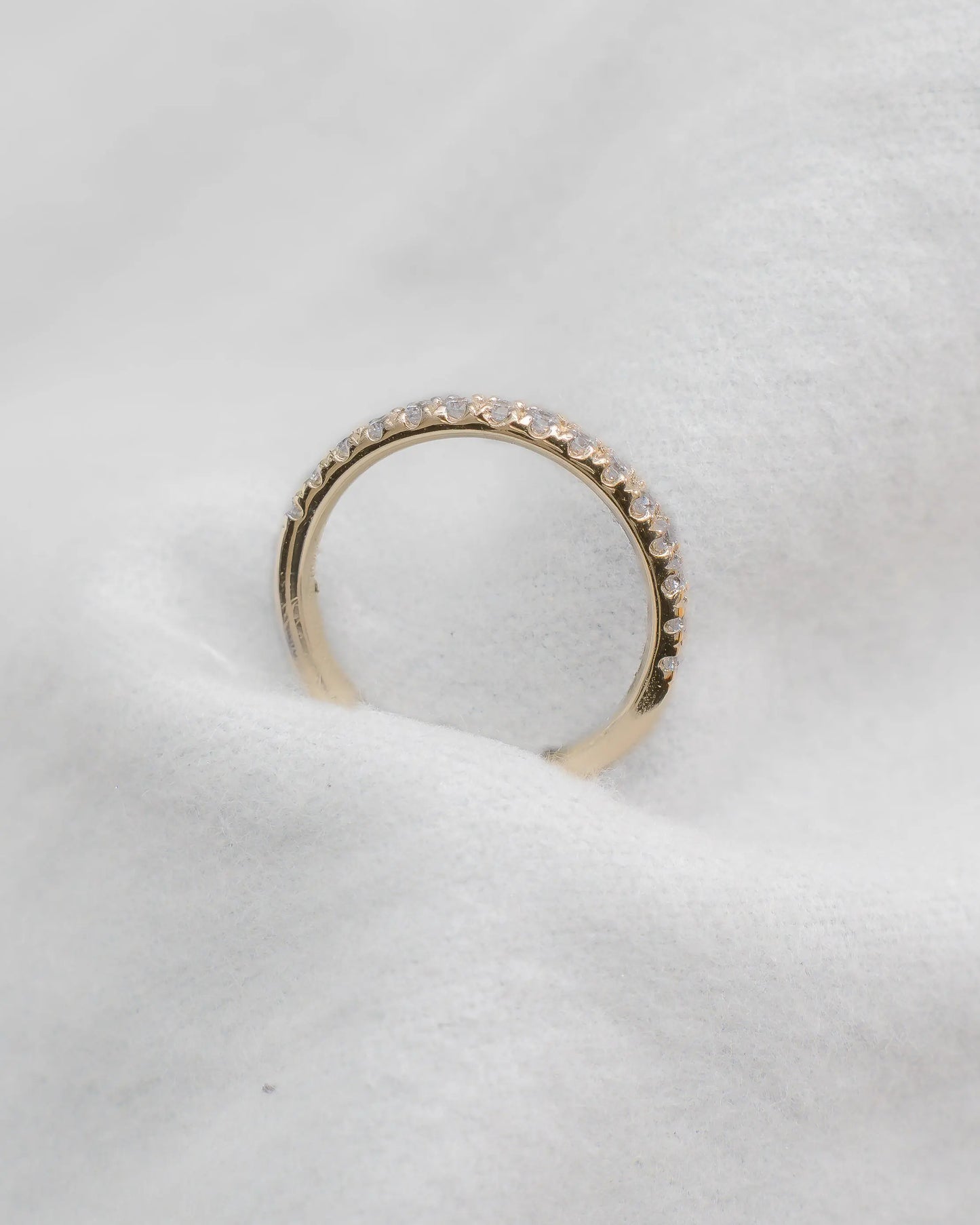 2mm Premium Micro Claw 50% - Lab-grown Diamond | 18k Yellow Gold Lester & Brown