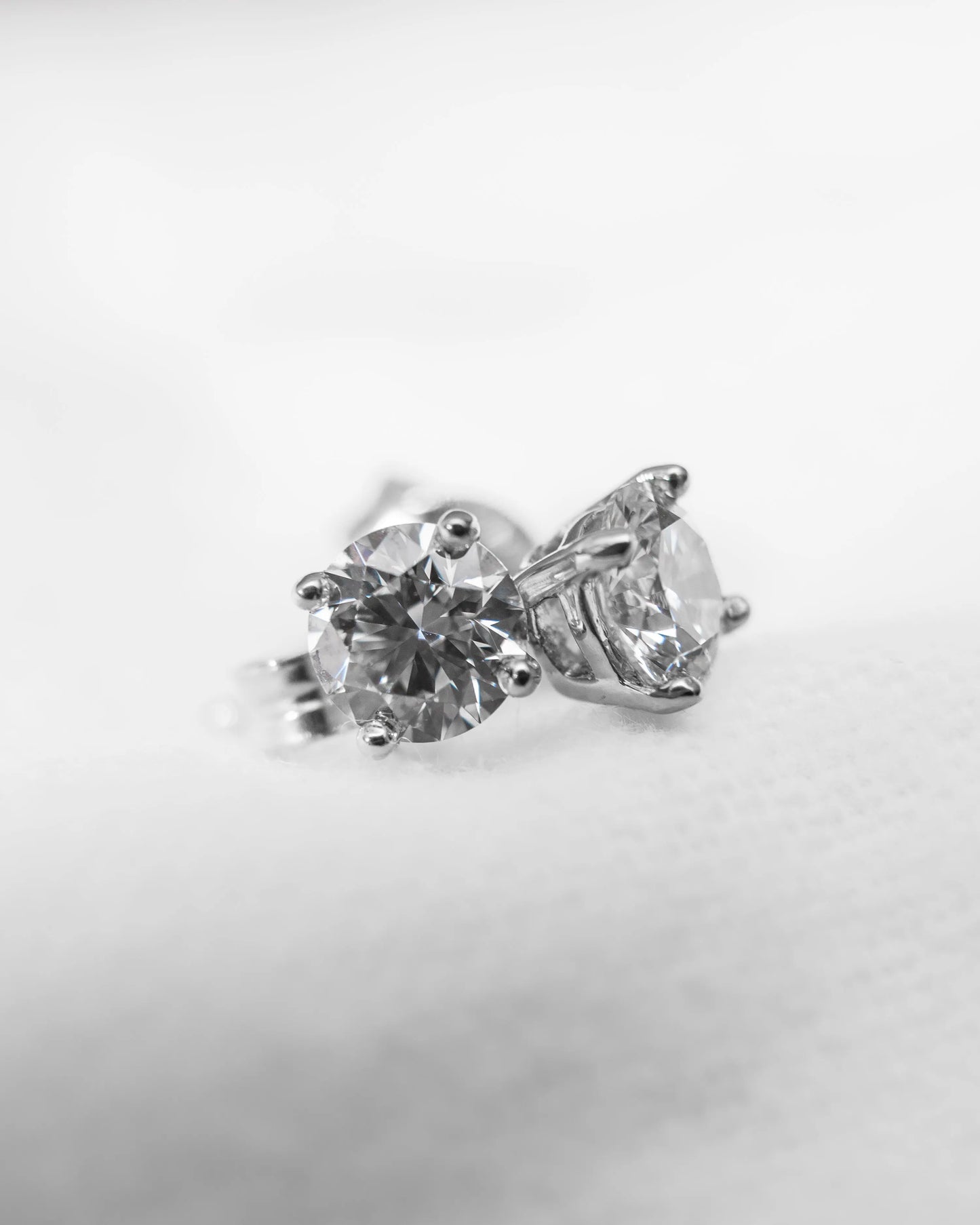 Round Lab Grown Diamond Stud Earrings | 18K White Gold Lester & Brown