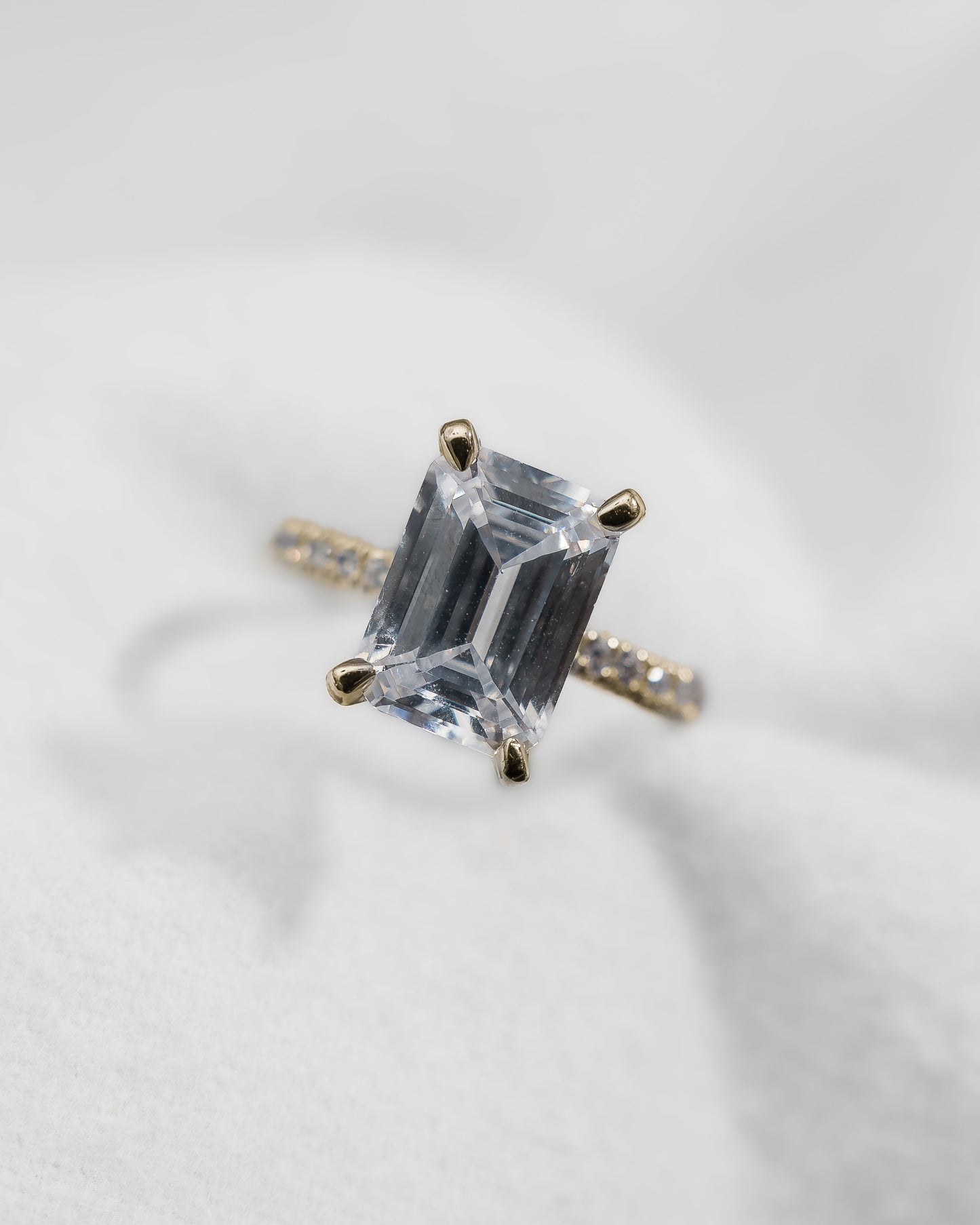 Emerald 18K Yellow Gold Lab Grown Diamond Set Shoulders (Hidden Halo) - Lester & Brown