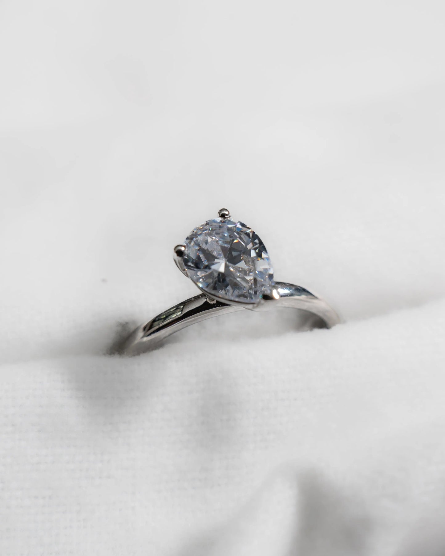 Pear Platinum Lab Grown Diamond Solitaire - Lester & Brown