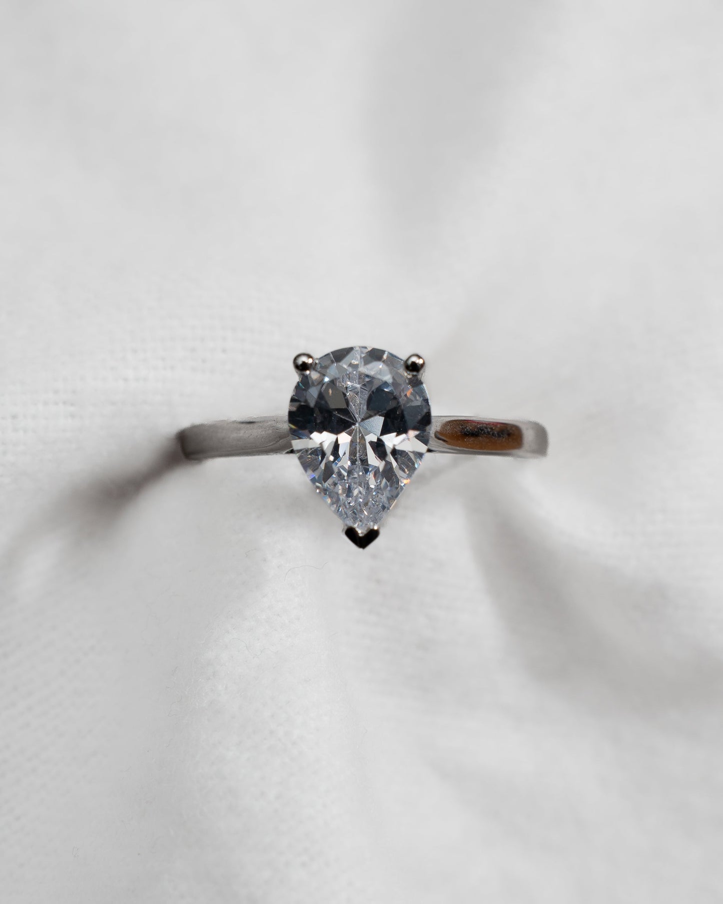 Pear Platinum Lab Grown Diamond Solitaire - Lester & Brown