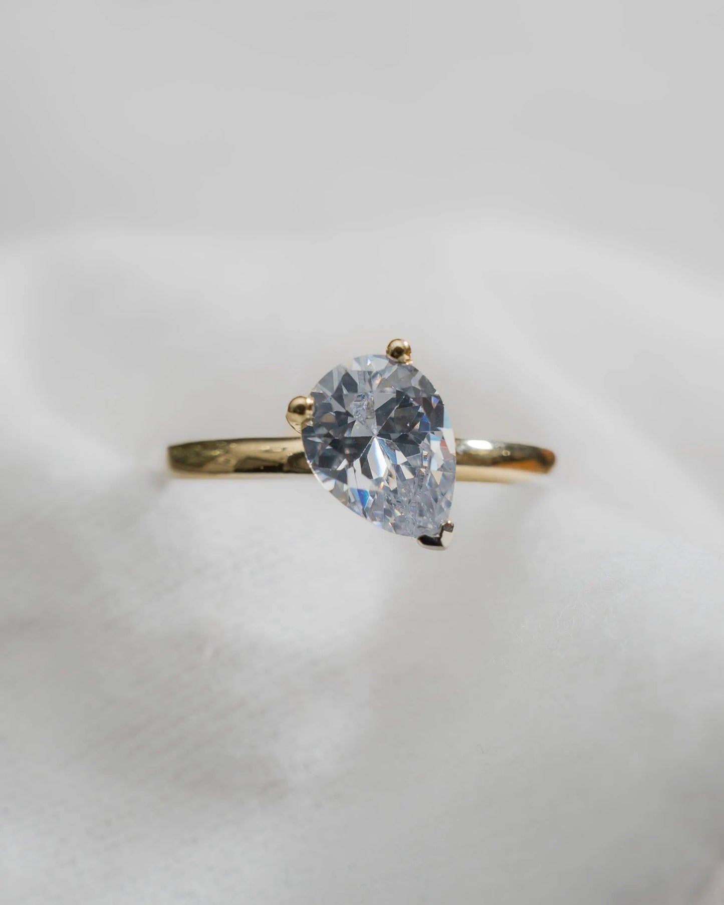 Pear Yellow Gold Lab Grown Diamond Solitaire - Lester & Brown