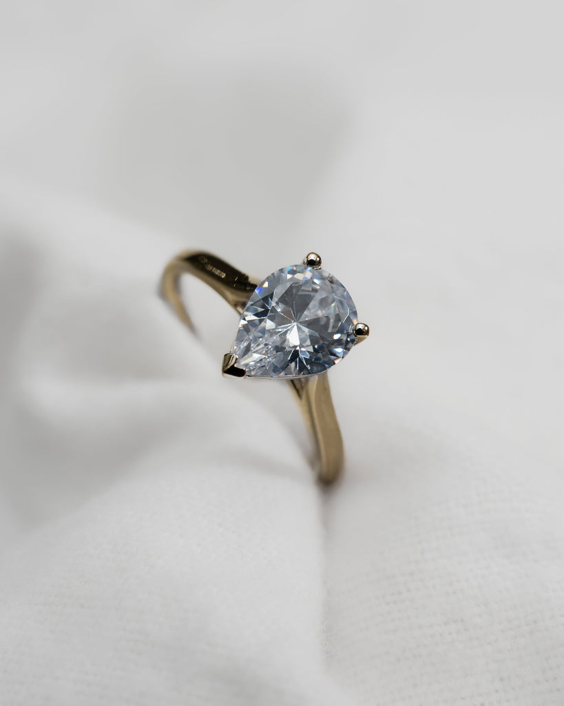 Pear Yellow Gold Lab Grown Diamond Solitaire - Lester & Brown