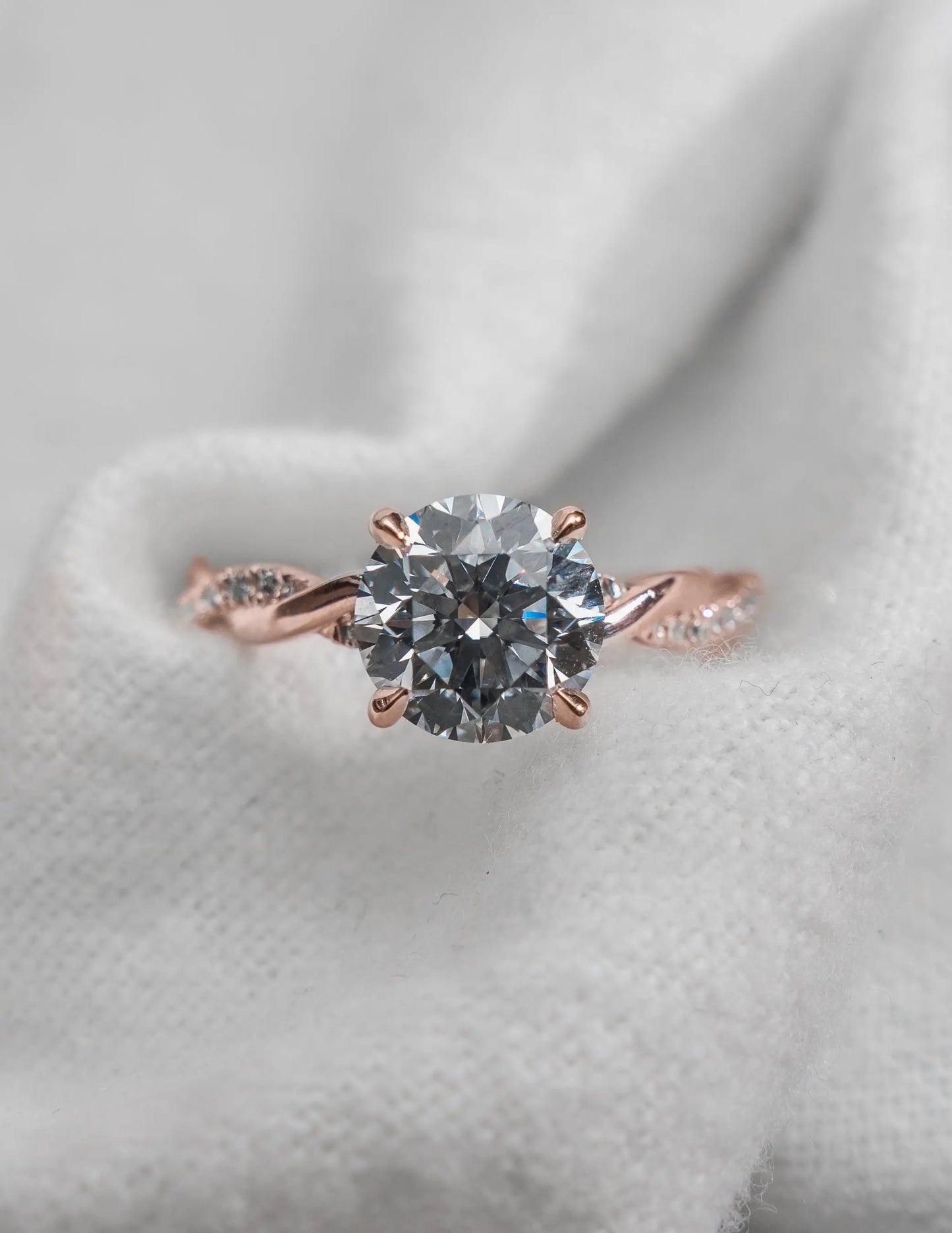 Round 18K Rose Gold Lab Grown Diamond Set Shoulders - Lester & Brown