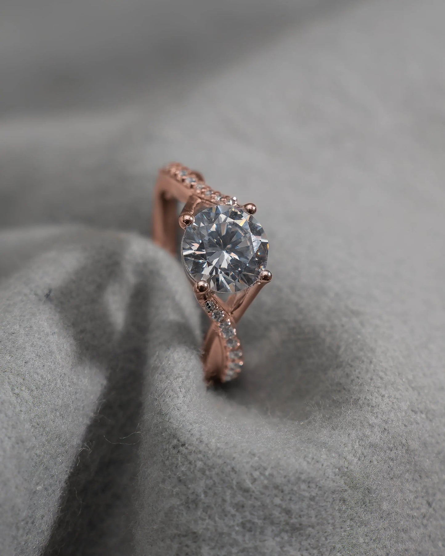 Round 18K Rose Gold Lab Grown Diamond Set Shoulders - Lester & Brown