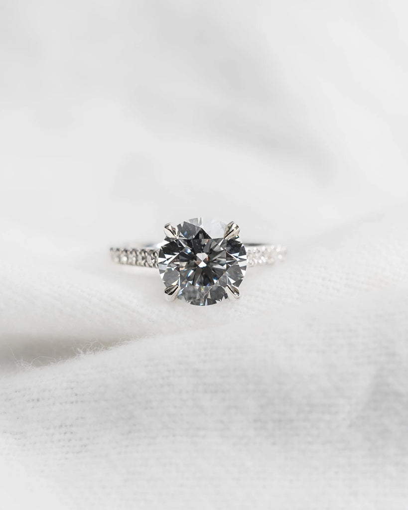 Round Platinum Lab Grown Diamond Set Shoulders - Lester & Brown