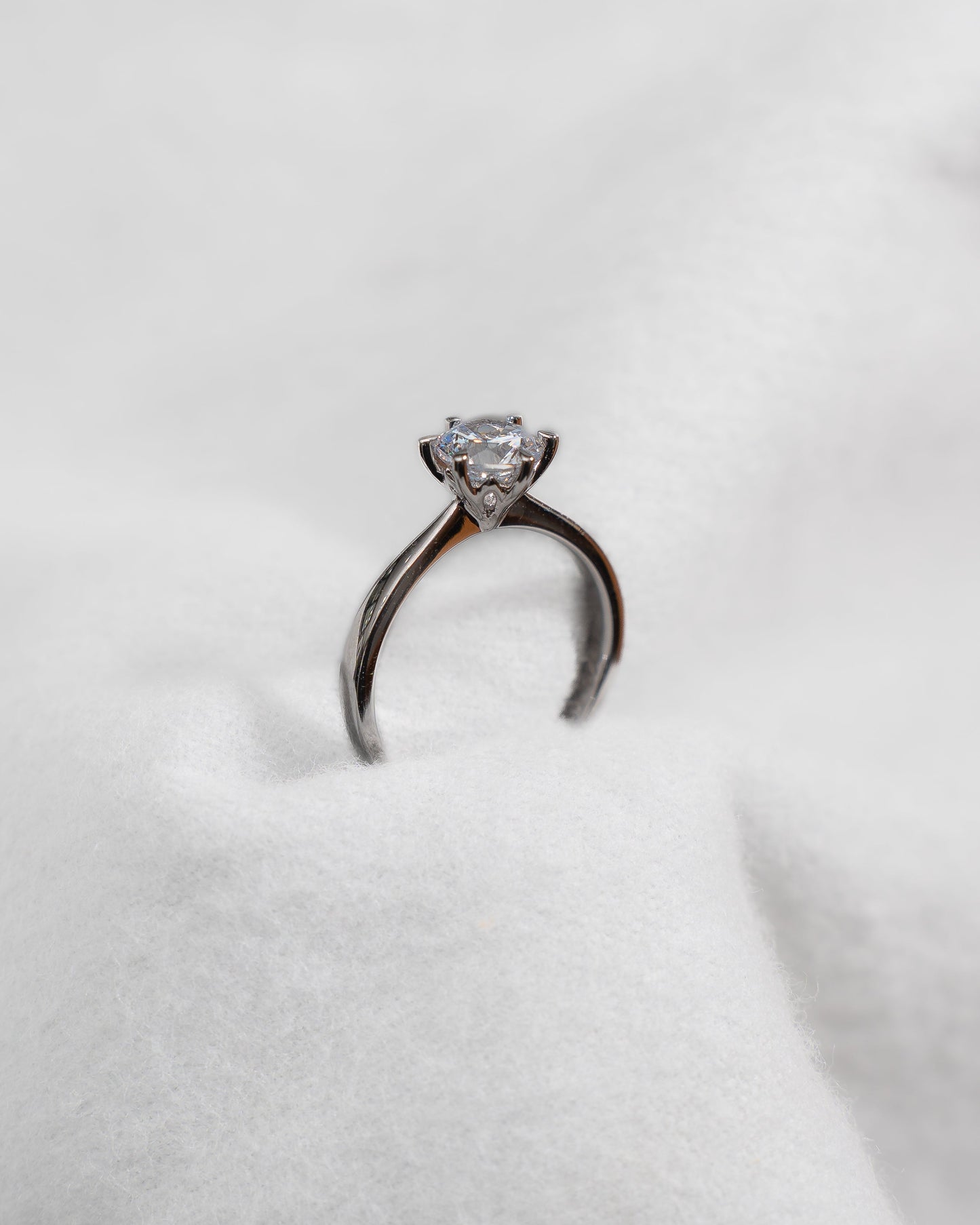 Round Platinum Lab Grown Diamond Solitaire - Lester & Brown