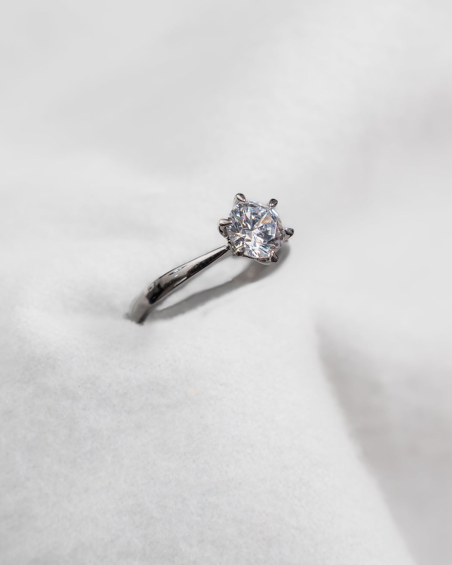 Round Platinum Lab Grown Diamond Solitaire - Lester & Brown