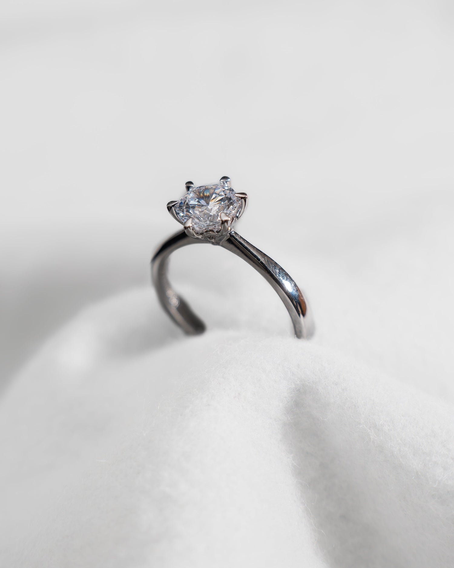 Round Platinum Lab Grown Diamond Solitaire - Lester & Brown