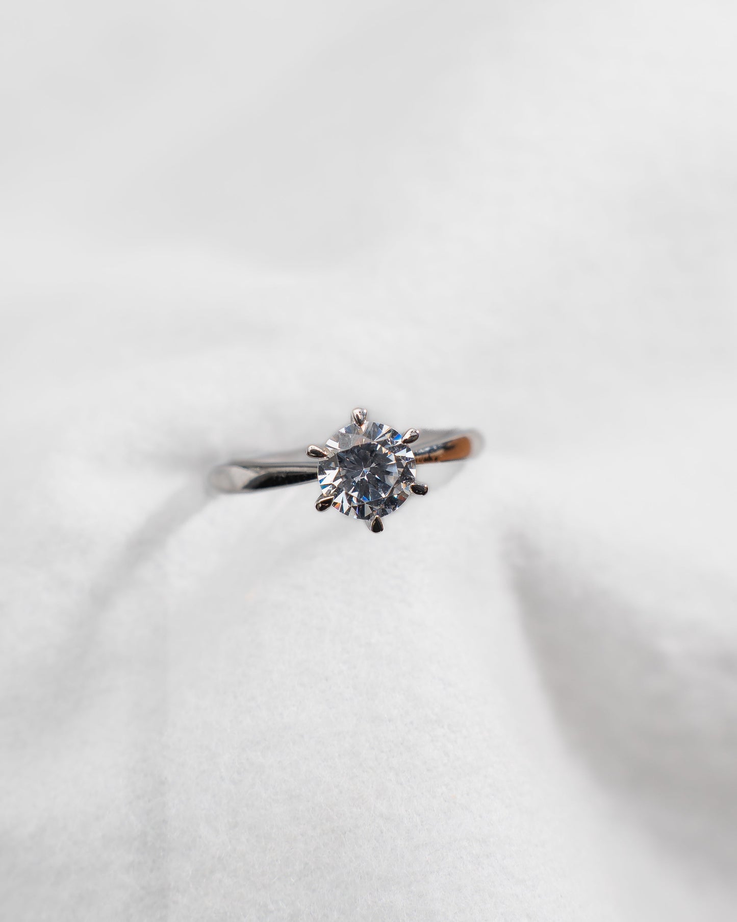 Round Platinum Lab Grown Diamond Solitaire - Lester & Brown