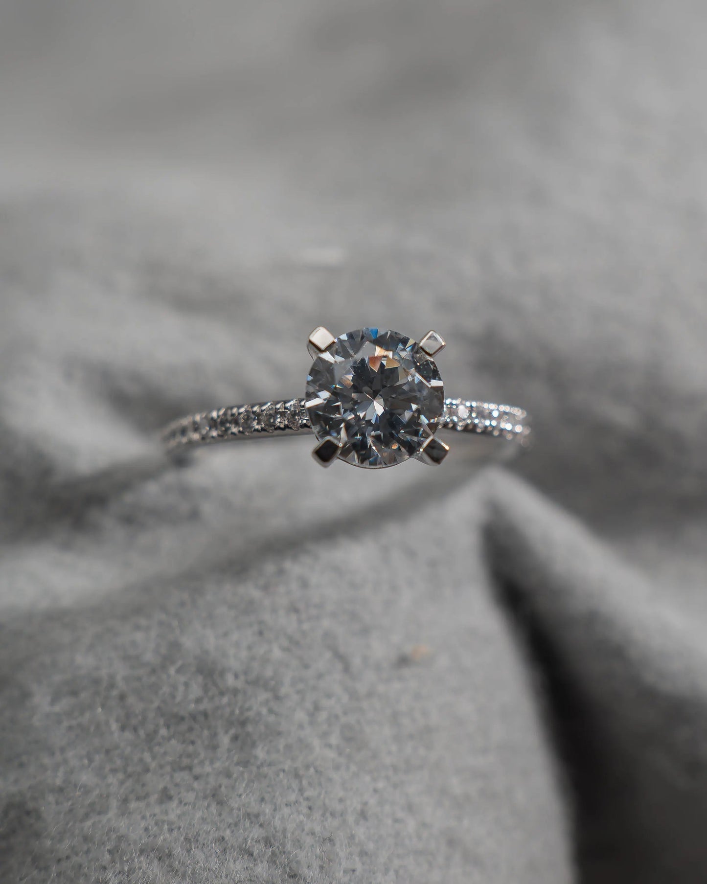 Round White Gold Lab Grown Diamond Set Shoulders - Lester & Brown