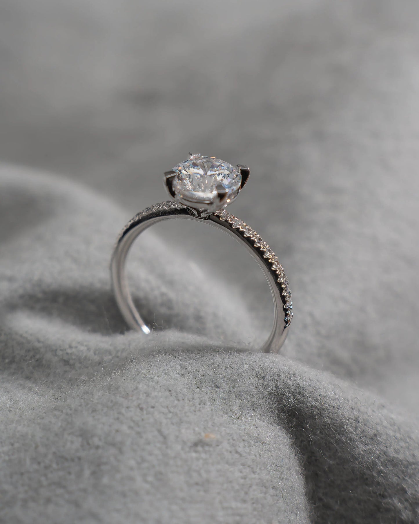 Round White Gold Lab Grown Diamond Set Shoulders - Lester & Brown