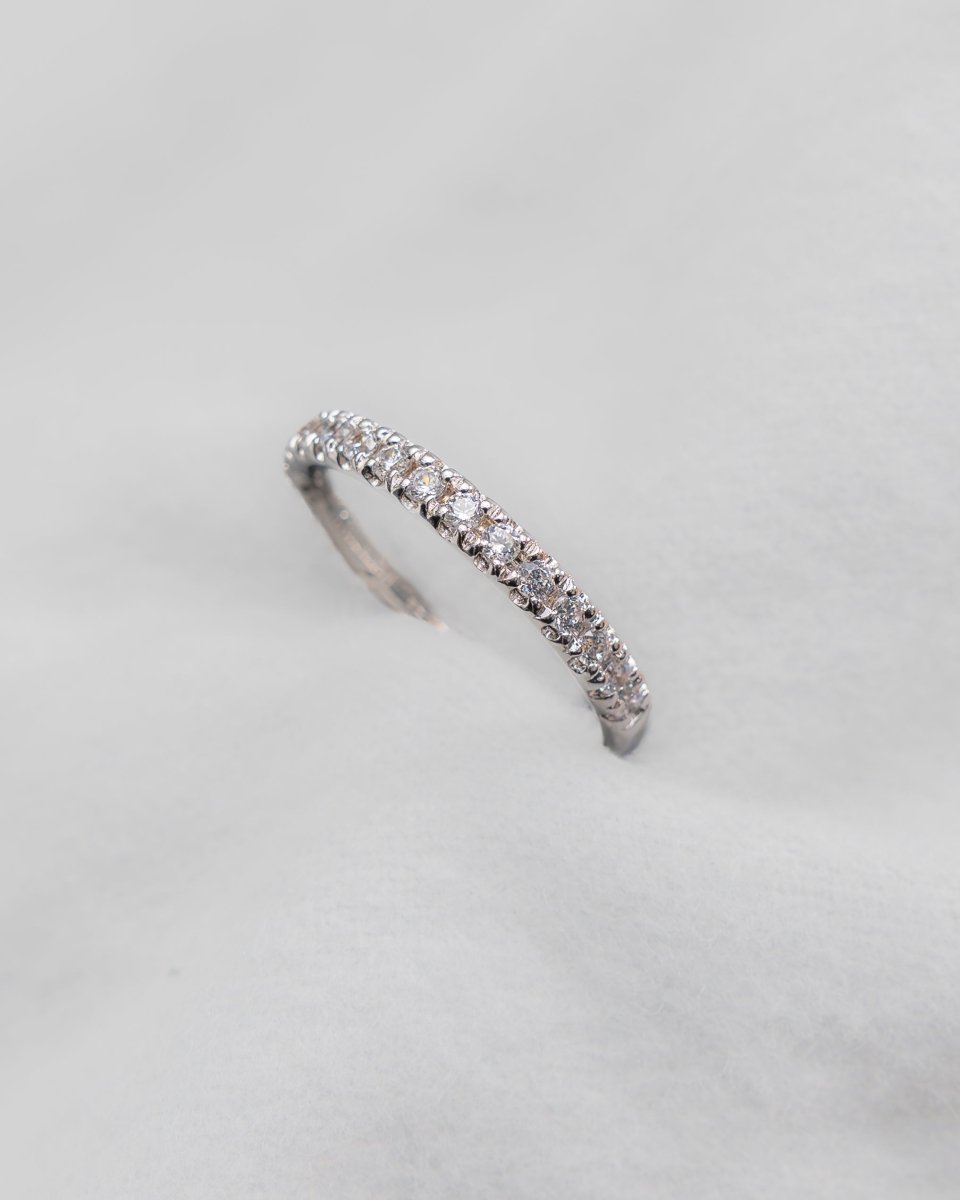2mm Premium Micro Claw 50% - Lab - grown Diamond | 18k White Gold - Lester & Brown