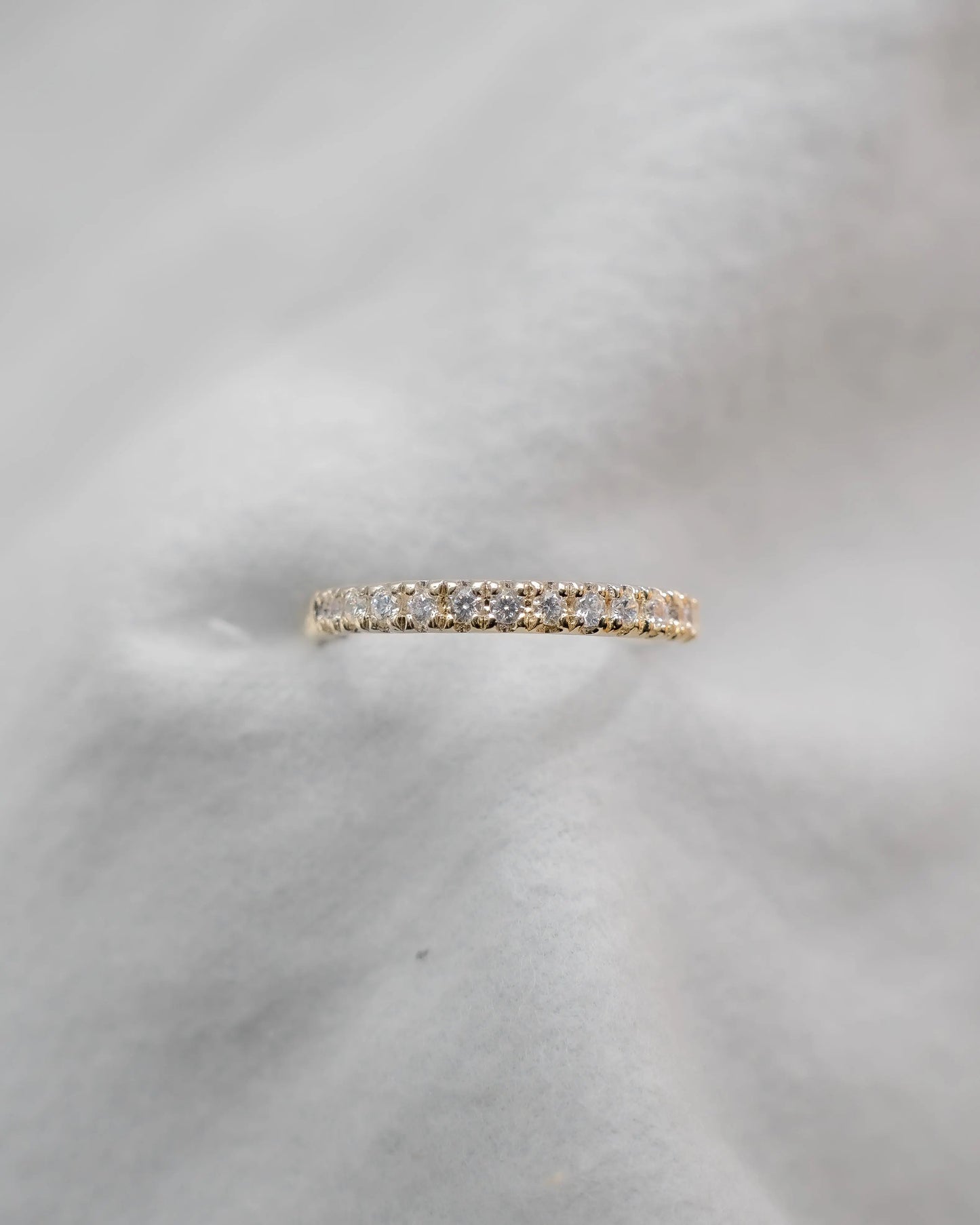 2mm Premium Micro Claw 50% - Lab - grown Diamond | 18k Yellow Gold - Lester & Brown