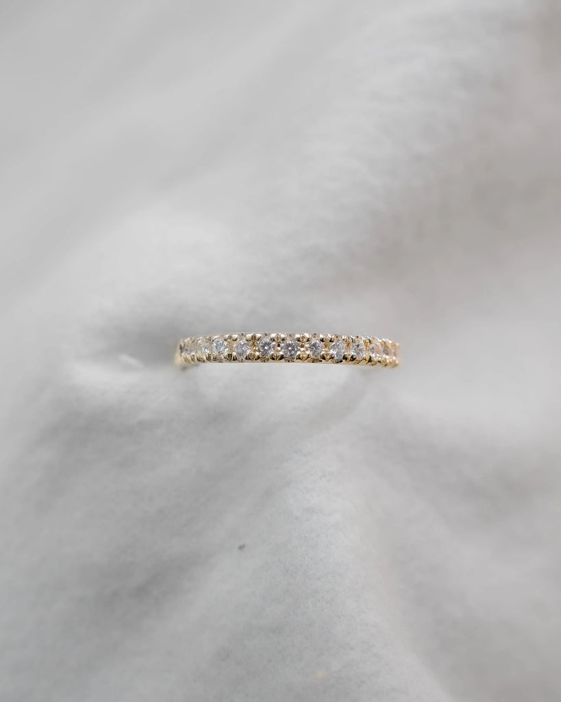 2mm Premium Micro Claw 50% - Lab - grown Diamond | 18k Yellow Gold - Lester & Brown