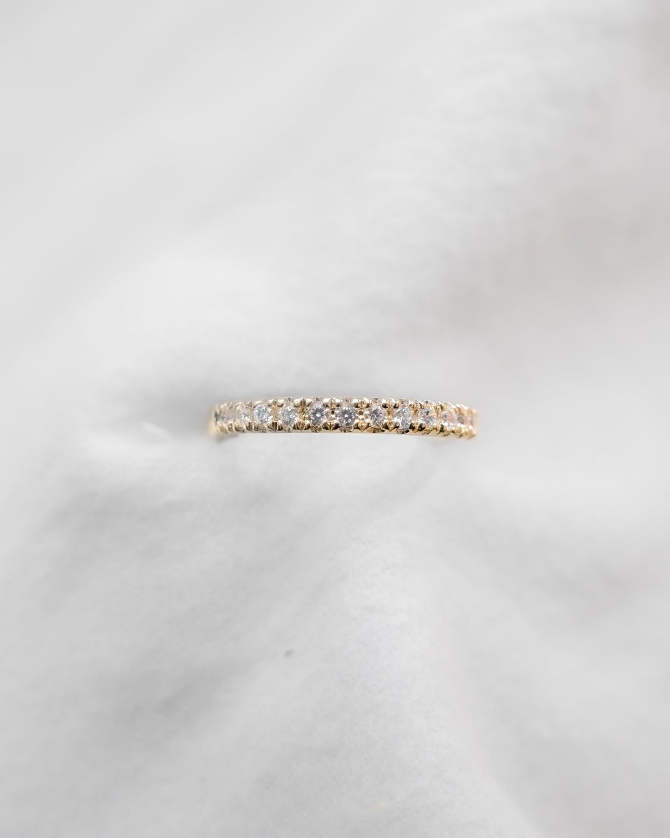 2mm Premium Micro Claw 50% - Lab - grown Diamond | 18k Yellow Gold - Lester & Brown