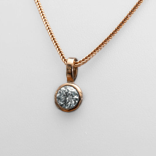 Round Rub-Over 1ct Lab-Grown Diamond Pendant | 18K Yellow Gold Lester & Brown