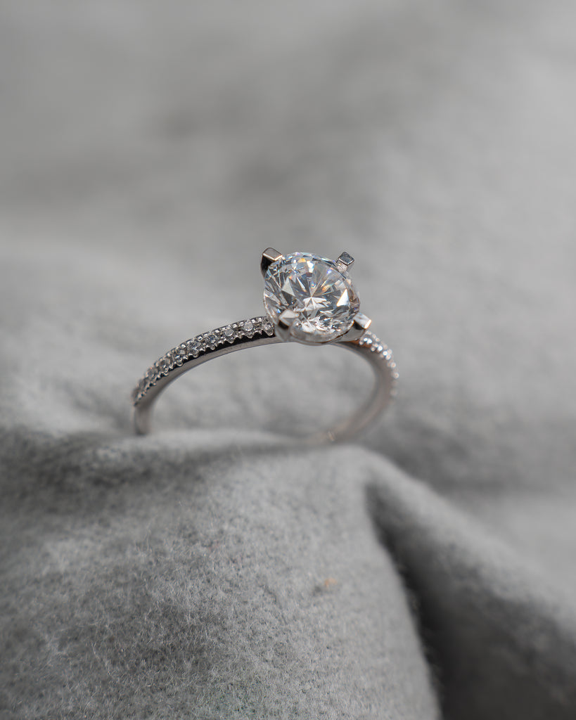 Round Platinum Lab Grown Diamond Set Shoulders
