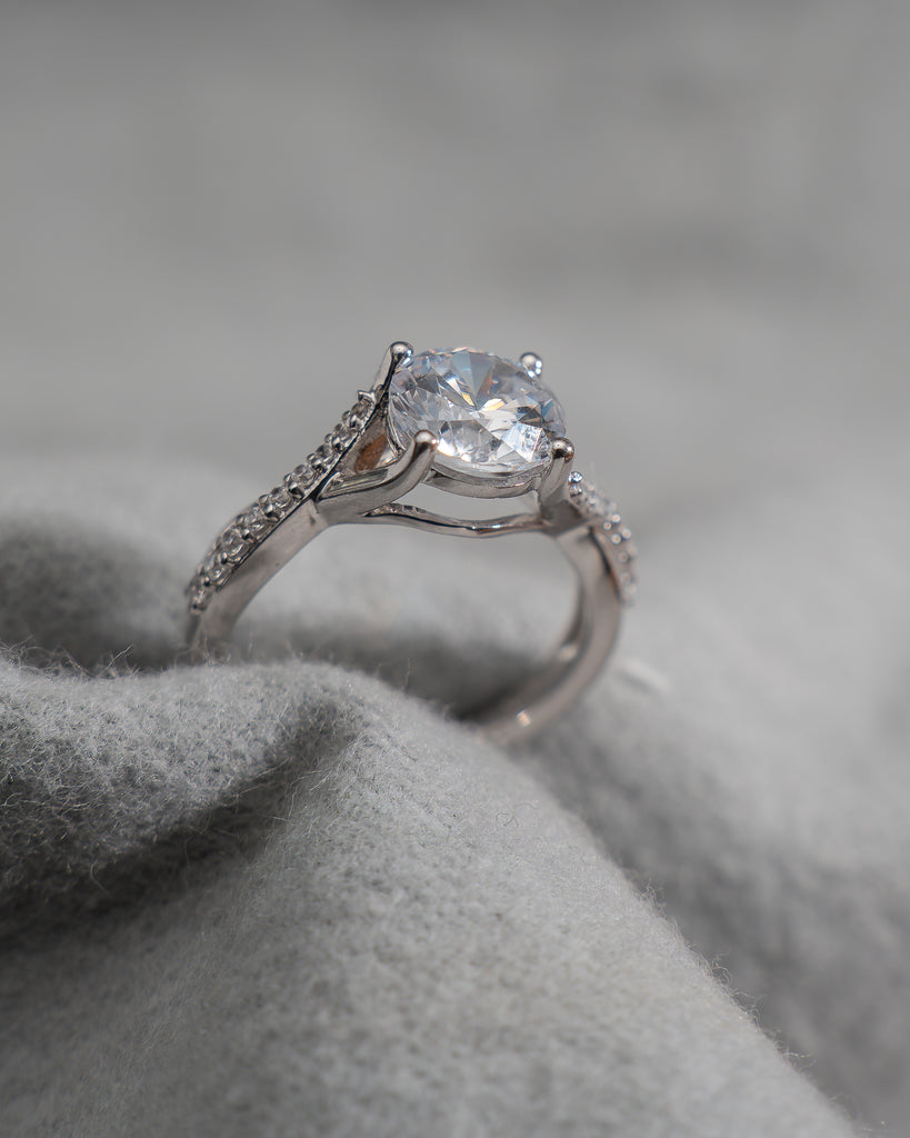Round Platinum Lab Grown Diamond Set Shoulders