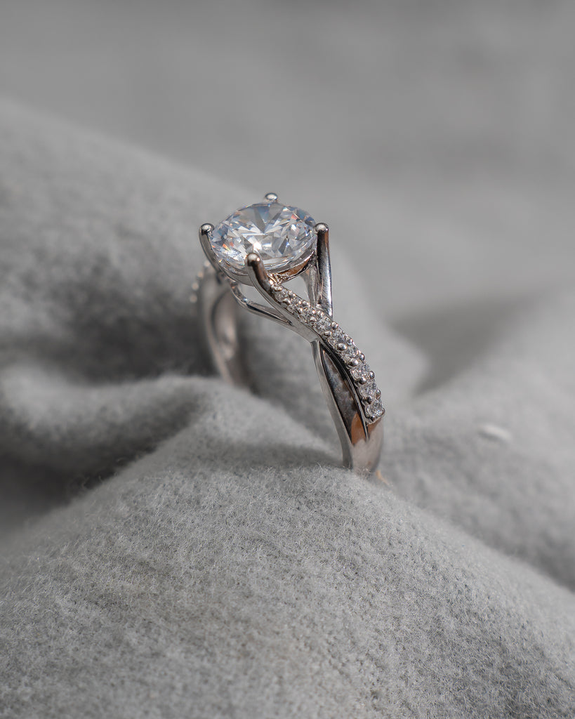 Round Platinum Lab Grown Diamond Set Shoulders