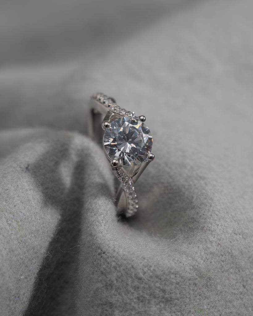 Round Platinum Lab Grown Diamond Set Shoulders