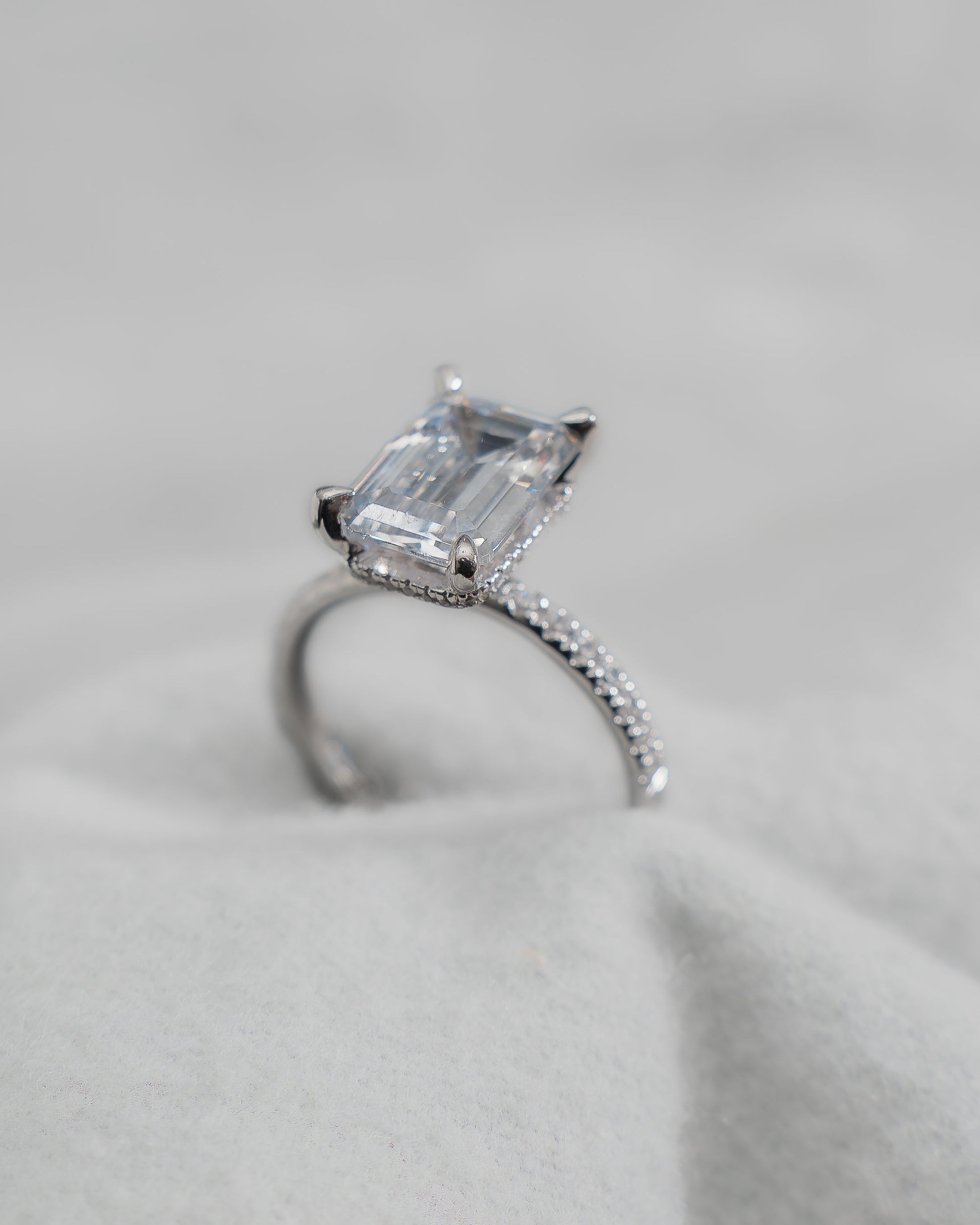 Emerald Platinum Lab Grown Diamond Set Shoulders (Hidden Halo) - Lester & Brown