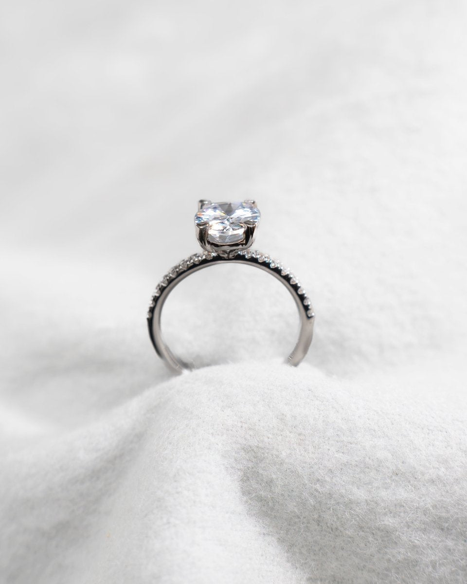 Oval Platinum Lab Grown Diamond Set Shoulders - Lester & Brown