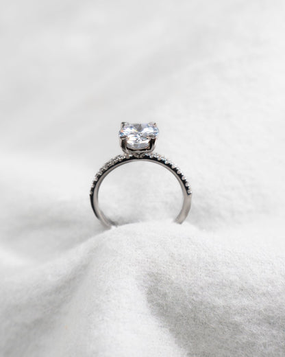 Oval Platinum Lab Grown Diamond Set Shoulders - Lester & Brown