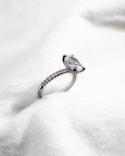 Oval Platinum Lab Grown Diamond Set Shoulders - Lester & Brown