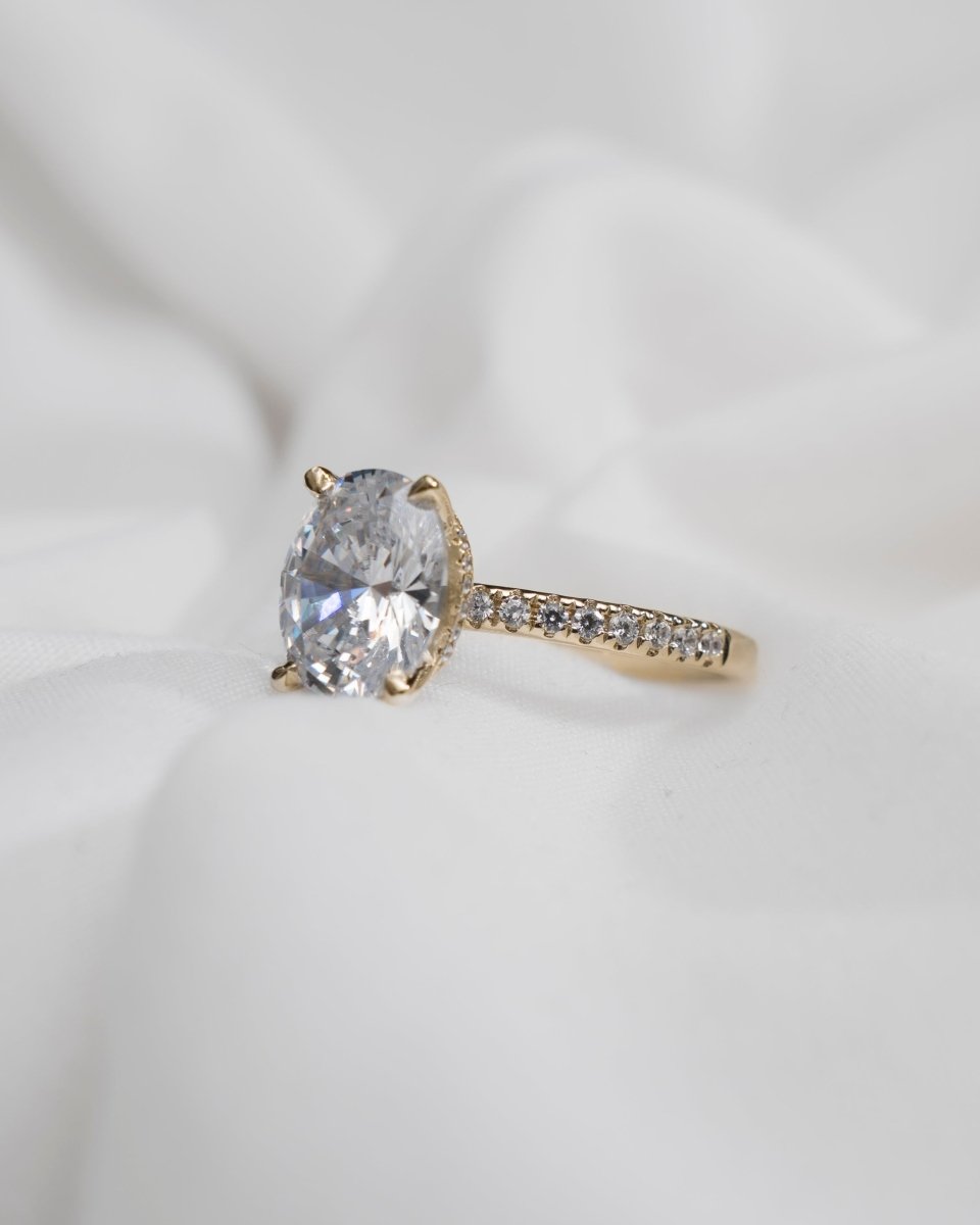 Oval Yellow Gold Lab Grown Diamond Set Shoulders (Hidden Halo) - Lester & Brown