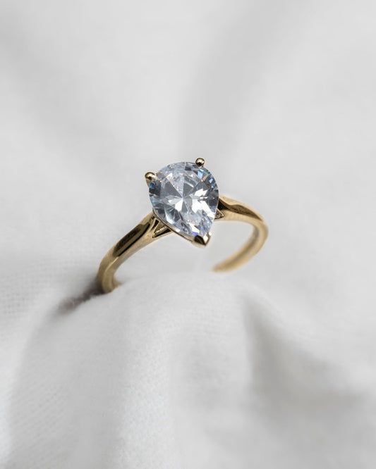 Pear Yellow Gold Lab Grown Diamond Solitaire - Lester & Brown