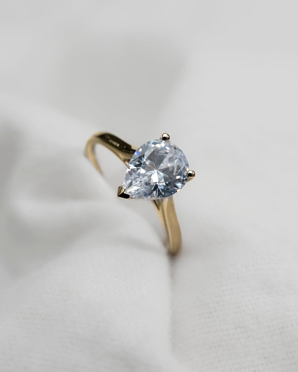 Pear Yellow Gold Lab Grown Diamond Solitaire - Lester & Brown