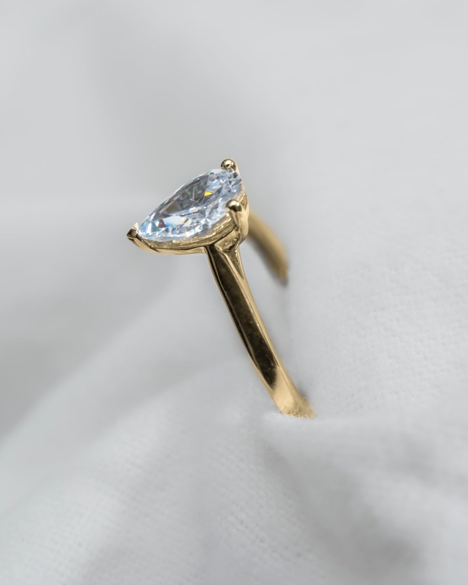 Pear Yellow Gold Lab Grown Diamond Solitaire - Lester & Brown