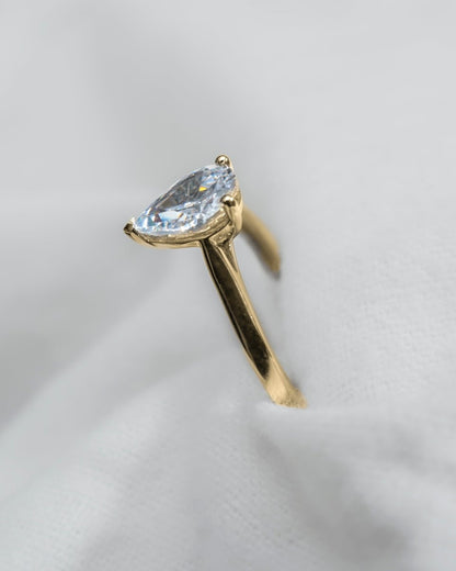 Pear Yellow Gold Lab Grown Diamond Solitaire - Lester & Brown