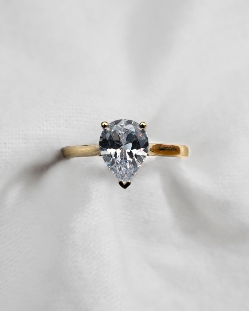 Pear Yellow Gold Lab Grown Diamond Solitaire - Lester & Brown