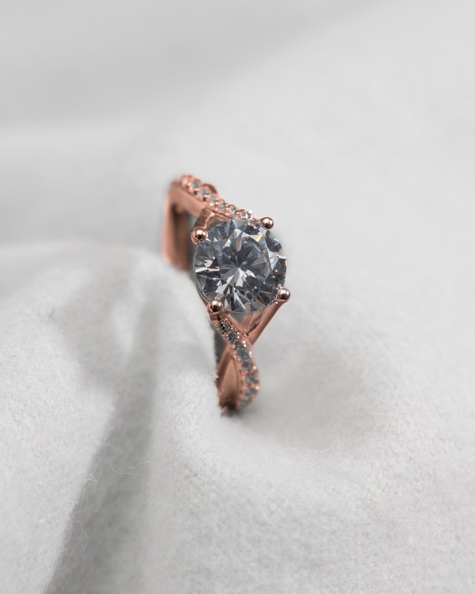 Round 18K Rose Gold Lab Grown Diamond Set Shoulders - Lester & Brown