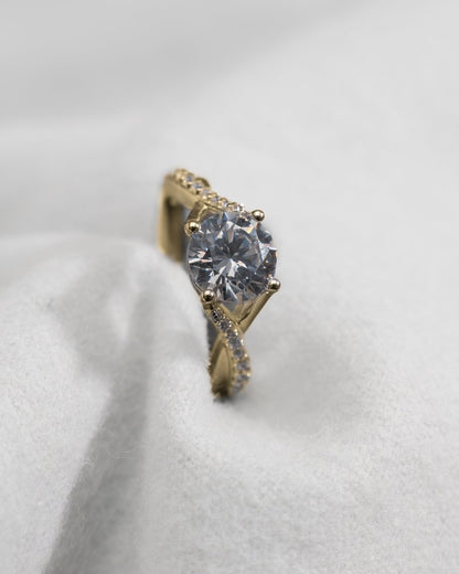 Round 18K Yellow Gold Lab Grown Diamond Set Shoulders - Lester & Brown