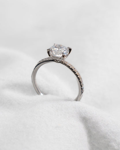 Round Platinum Lab Grown Diamond Set Shoulders - Lester & Brown