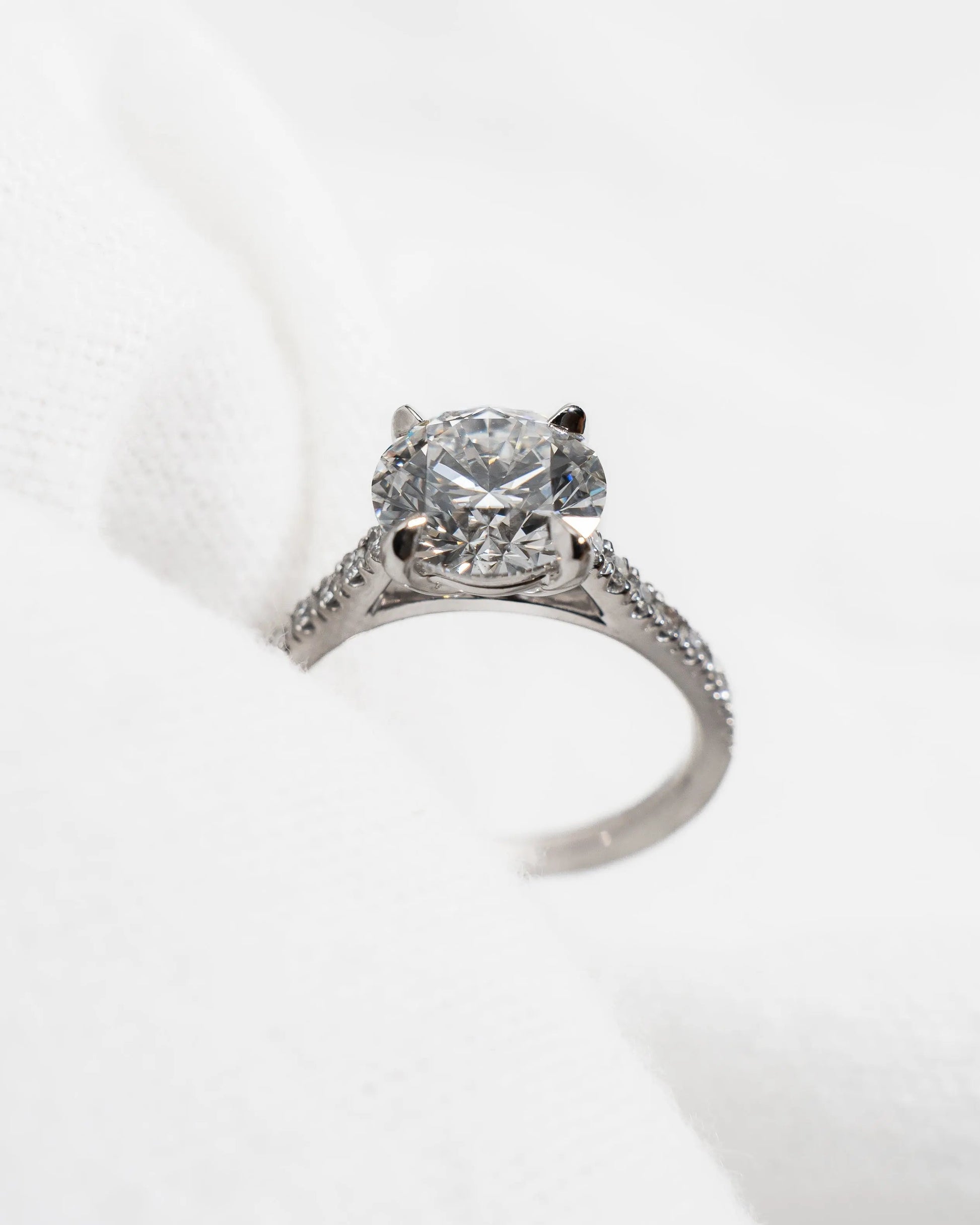 Round Platinum Lab Grown Diamond Set Shoulders - Lester & Brown