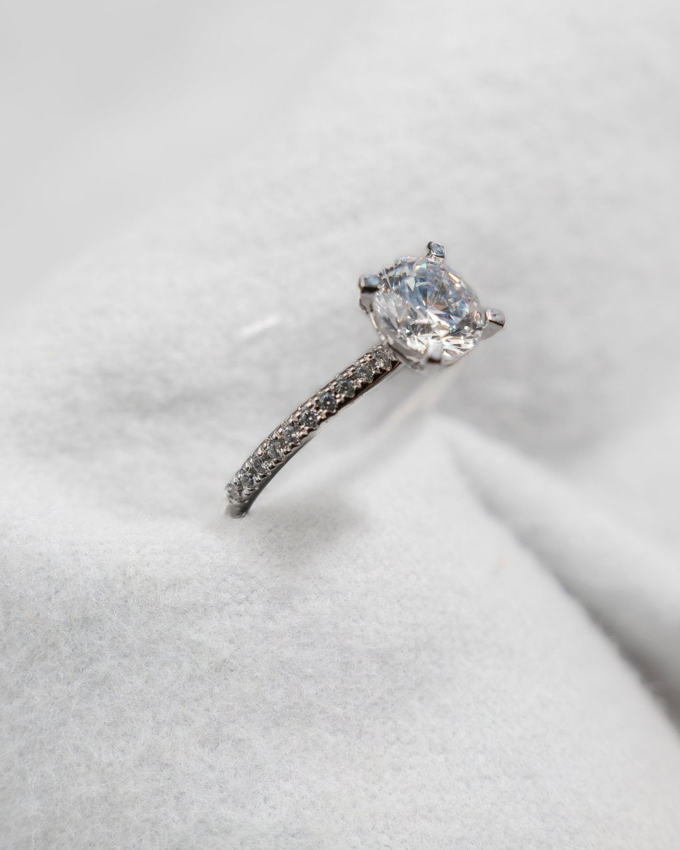 Round Platinum Lab Grown Diamond Set Shoulders - Lester & Brown