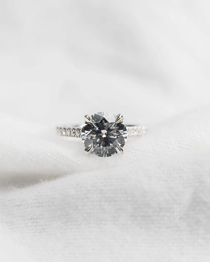 Round Platinum Lab Grown Diamond Set Shoulders - Lester & Brown